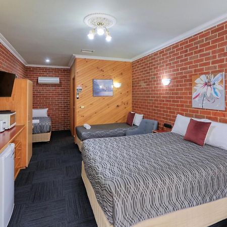 Elms Motor Inn Tumut Dış mekan fotoğraf