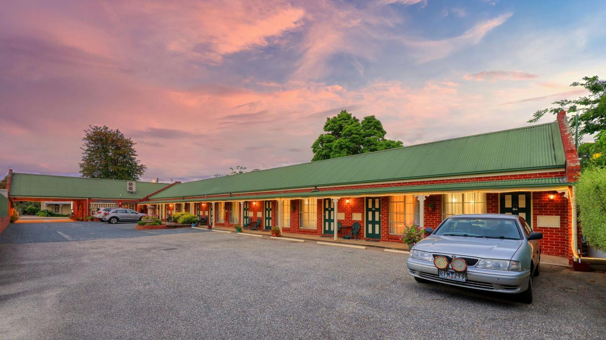 Elms Motor Inn Tumut Dış mekan fotoğraf