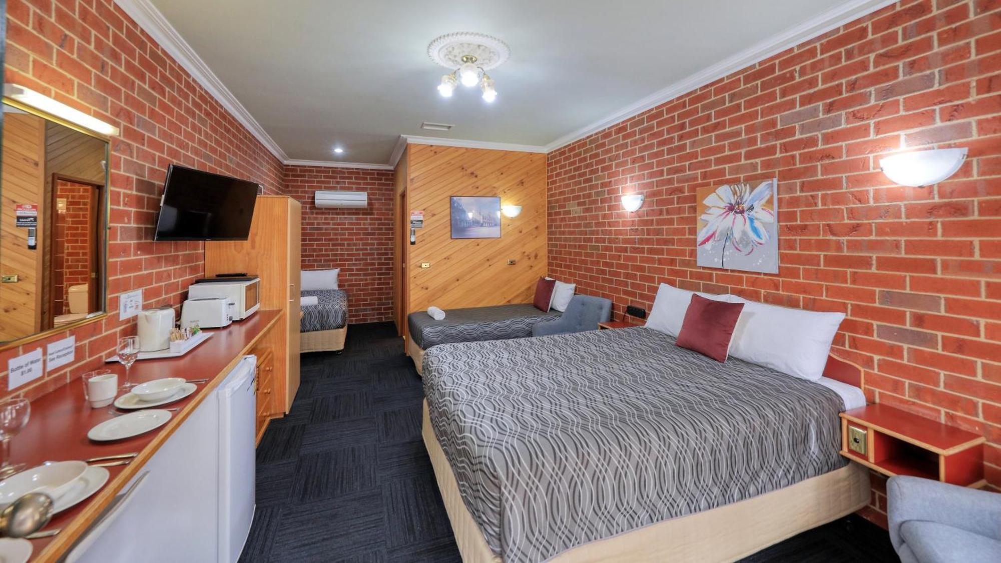 Elms Motor Inn Tumut Dış mekan fotoğraf